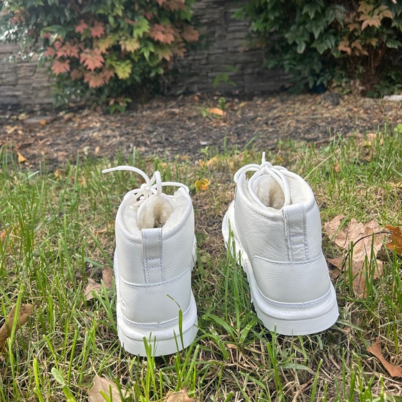 UGG Neumel Boots White Mens 10 - Picture 4 of 6
